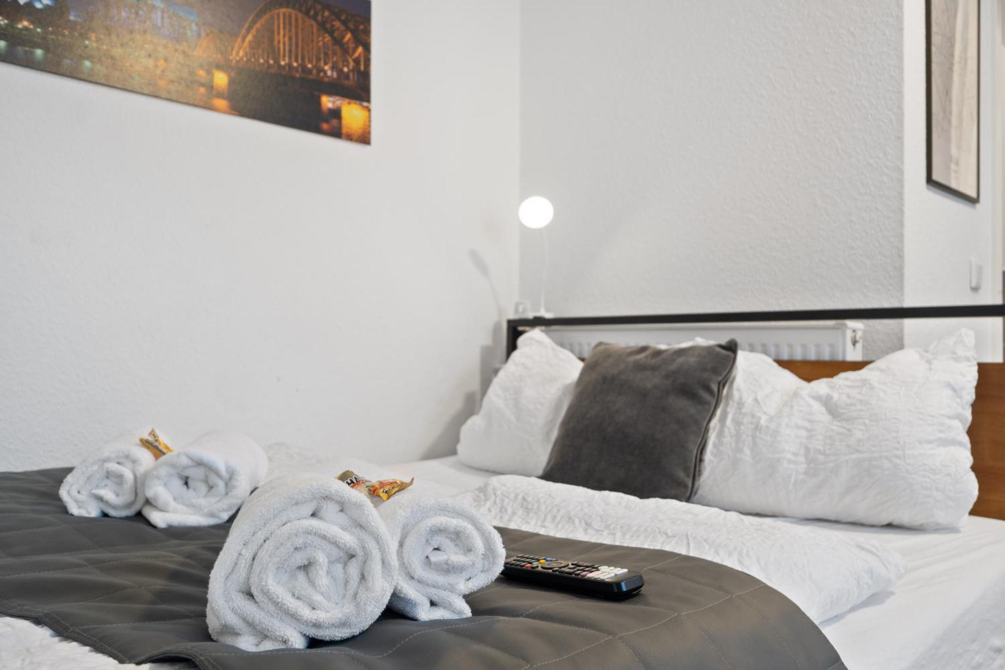 Modernes Apartement Am Rhein In Ruhiger Lage Кёльн Экстерьер фото