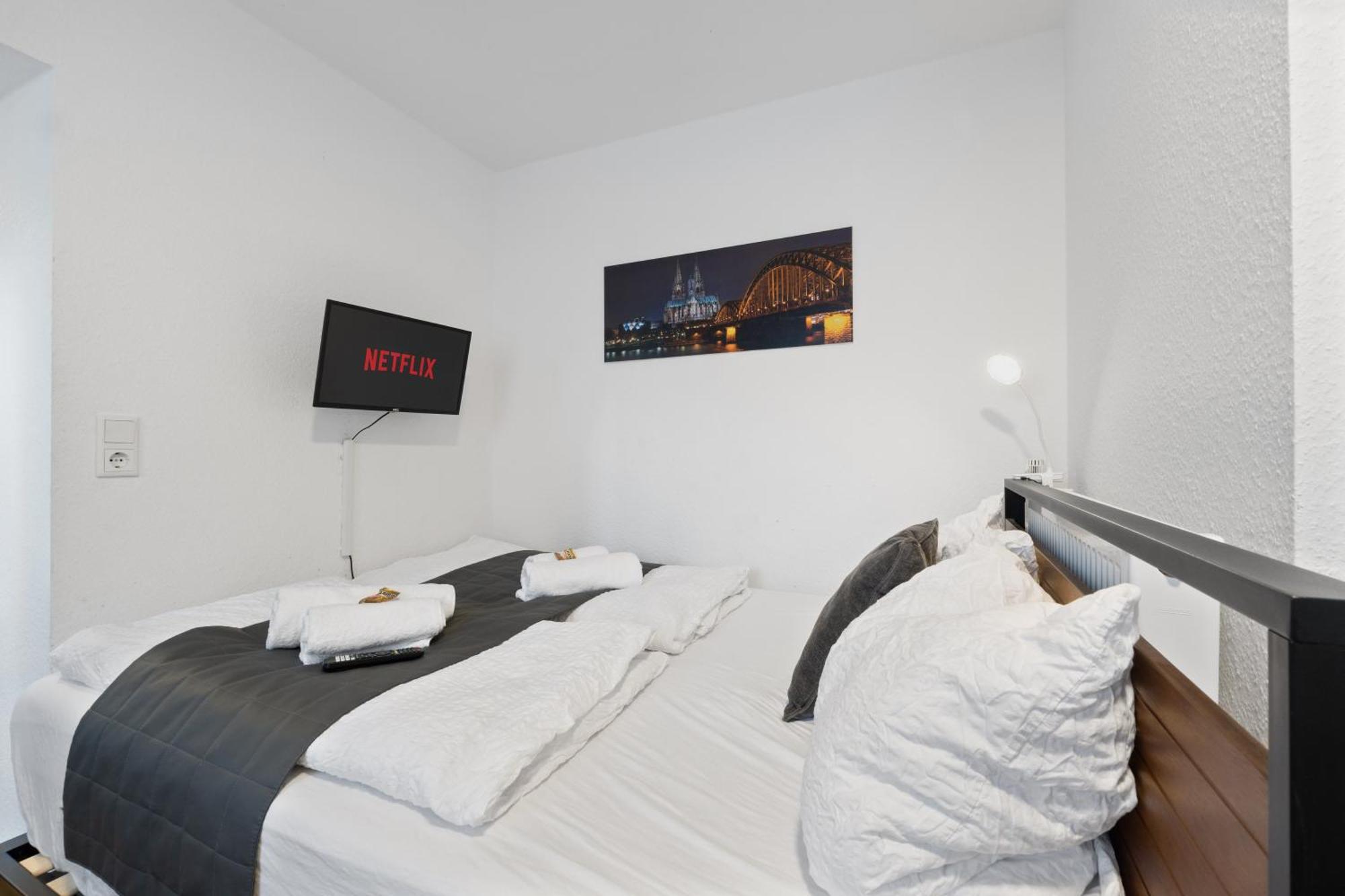 Modernes Apartement Am Rhein In Ruhiger Lage Кёльн Экстерьер фото